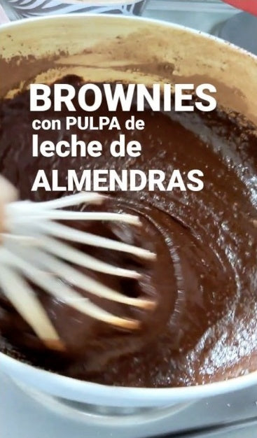 Brownies con pulpa de leche de almendras